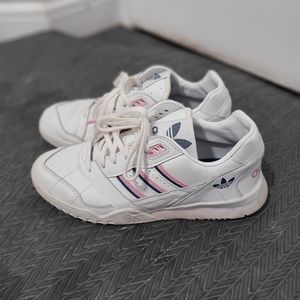 Adidas Originals AR Trainer W6.5